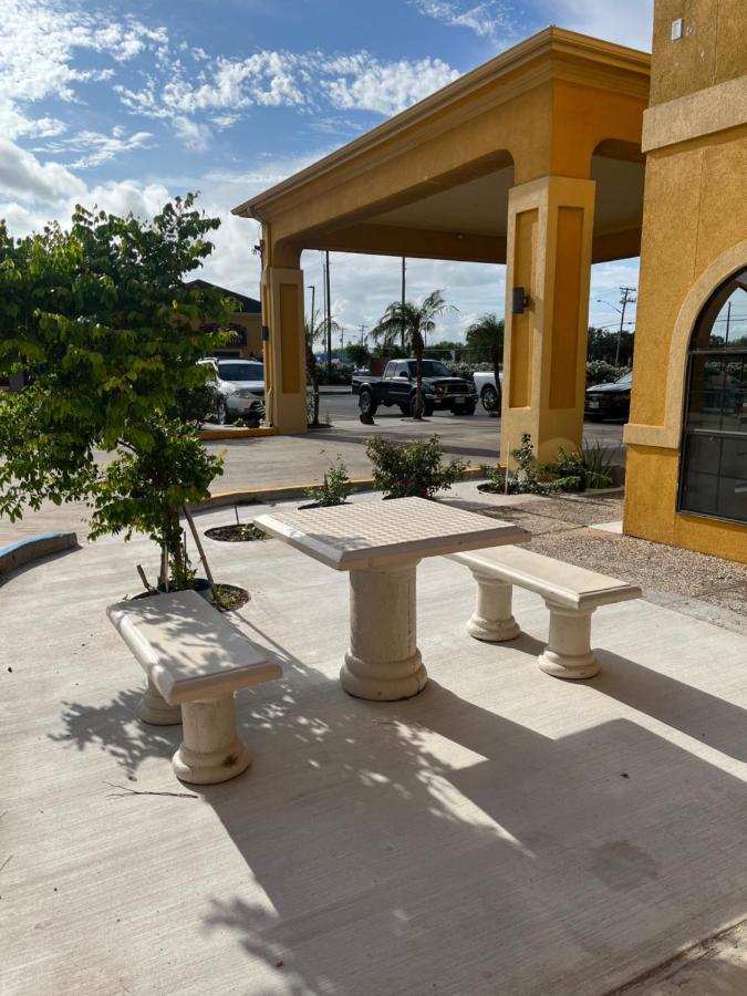 Los Fresnos Inn And Suites Exteriér fotografie
